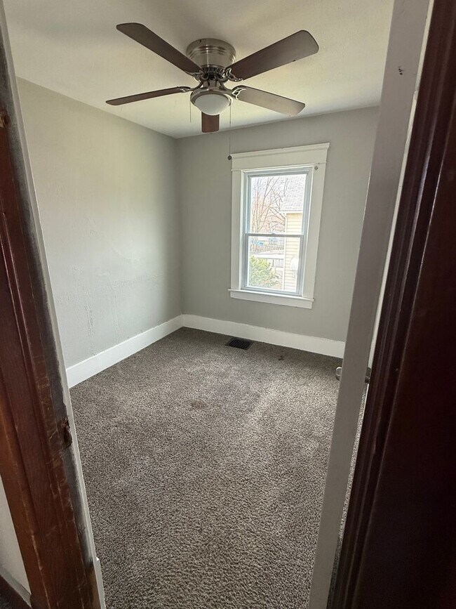 Building Photo - 3 BDRM HOUSE FOR RENT