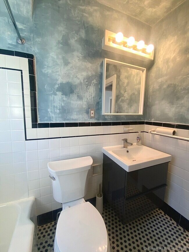 Building Photo - 419 High St