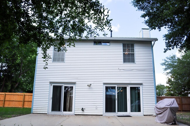 Building Photo - 19 Holly Rd