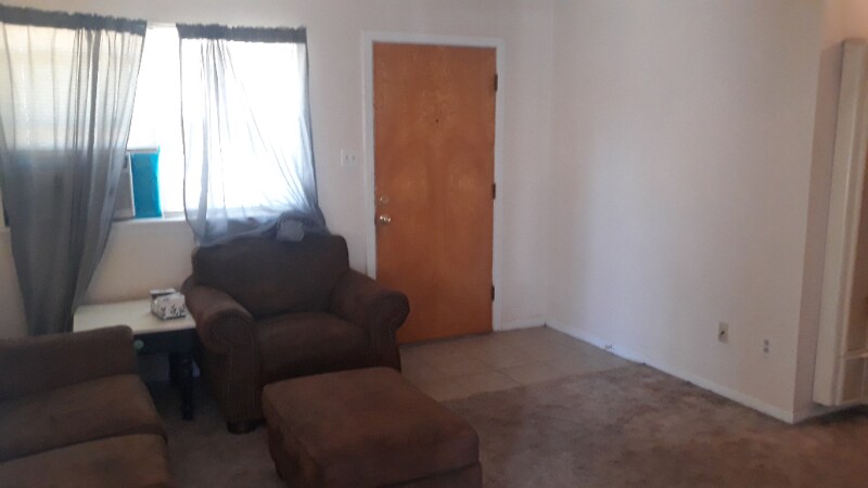 Building Photo - 2611 6th Ave