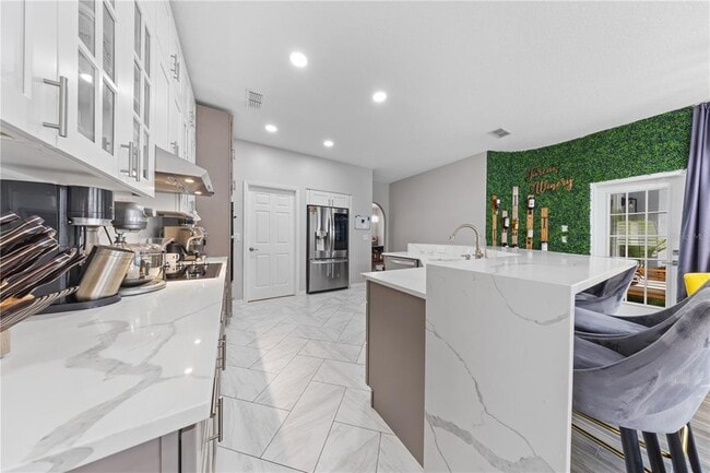 Building Photo - 7770 Glynde Hill Dr