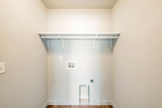 Building Photo - Beautiful 2 Story Townhome with Awesome Amenities + 2 car garage