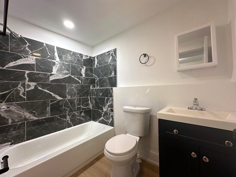 Building Photo - 140 3rd St