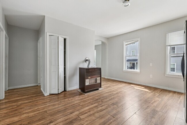 Building Photo - 344 Jencks St