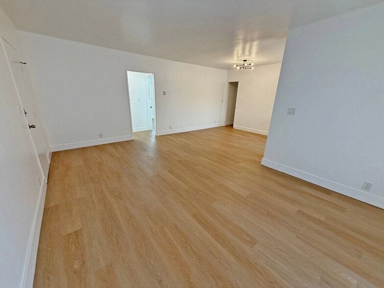 Building Photo - 520 Hayworth Ave