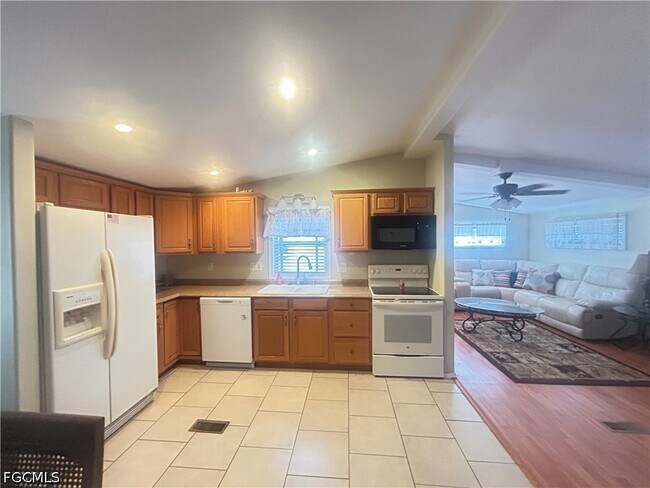 Building Photo - 611 Sunset Ln