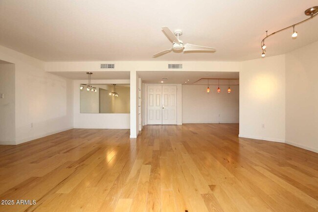 Building Photo - 4200 N Miller Rd