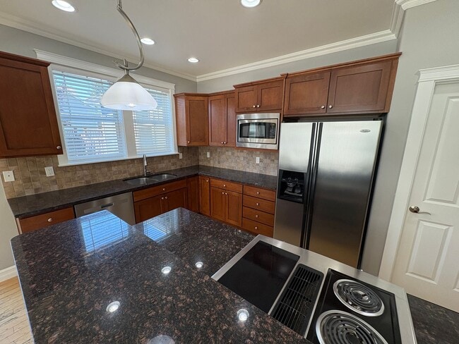 Building Photo - 2504 Fir Crest Blvd