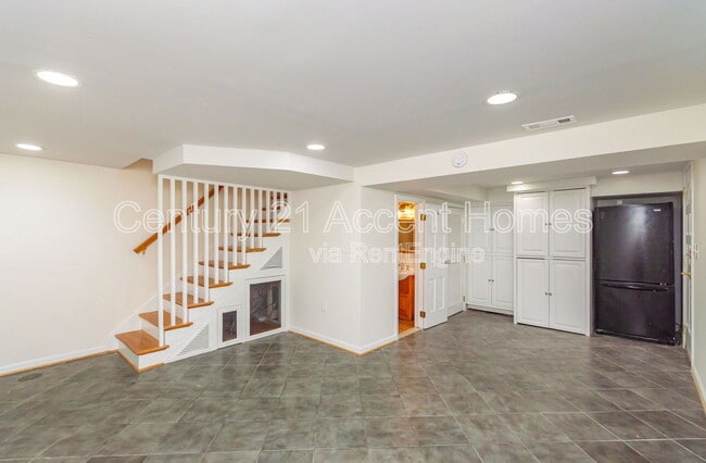Building Photo - 2032 Arlington Ter