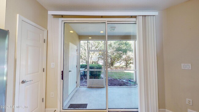 Building Photo - 8127 Summer Palm Ct