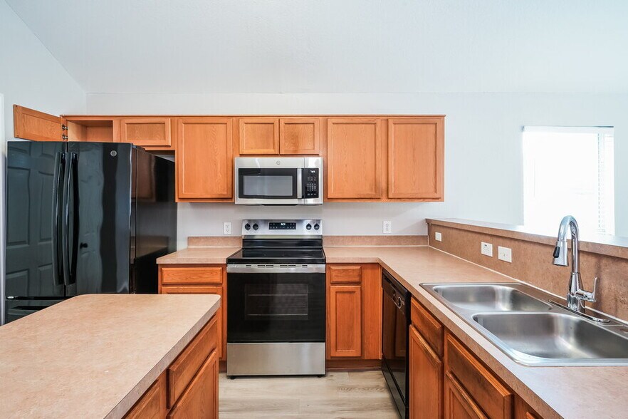 Building Photo - 1345 Meadowbrook Ln