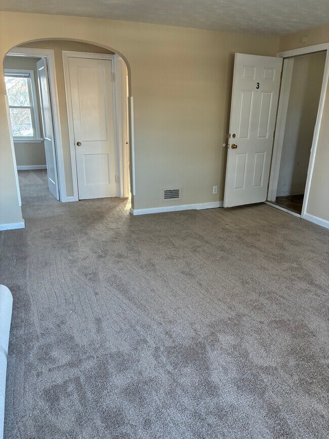 Building Photo - 422 E Bruce Ave