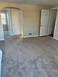 Building Photo - 422 E Bruce Ave