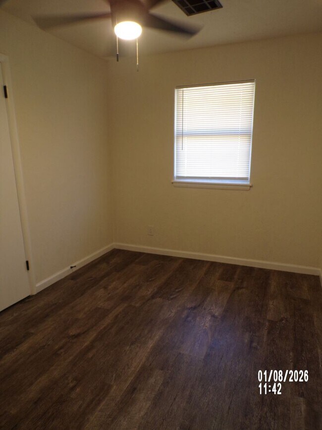 Building Photo - Great re-do