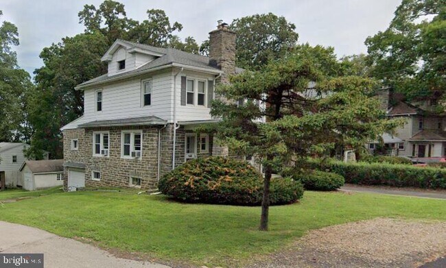 Building Photo - 1054 Edge Hill Rd