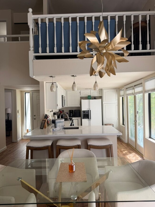 Building Photo - Beautiful 3 bed 3 bath townhome ready for move in!