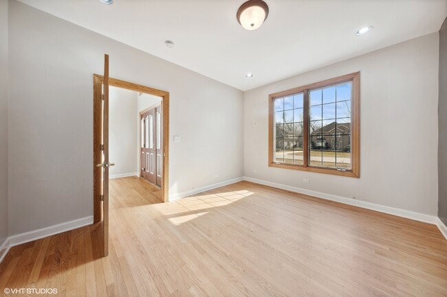 Building Photo - 17W234 Massel Ct
