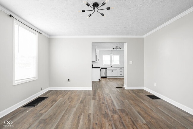 Building Photo - 413 E Caven St