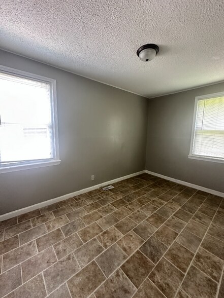 Building Photo - 59 Dumont St