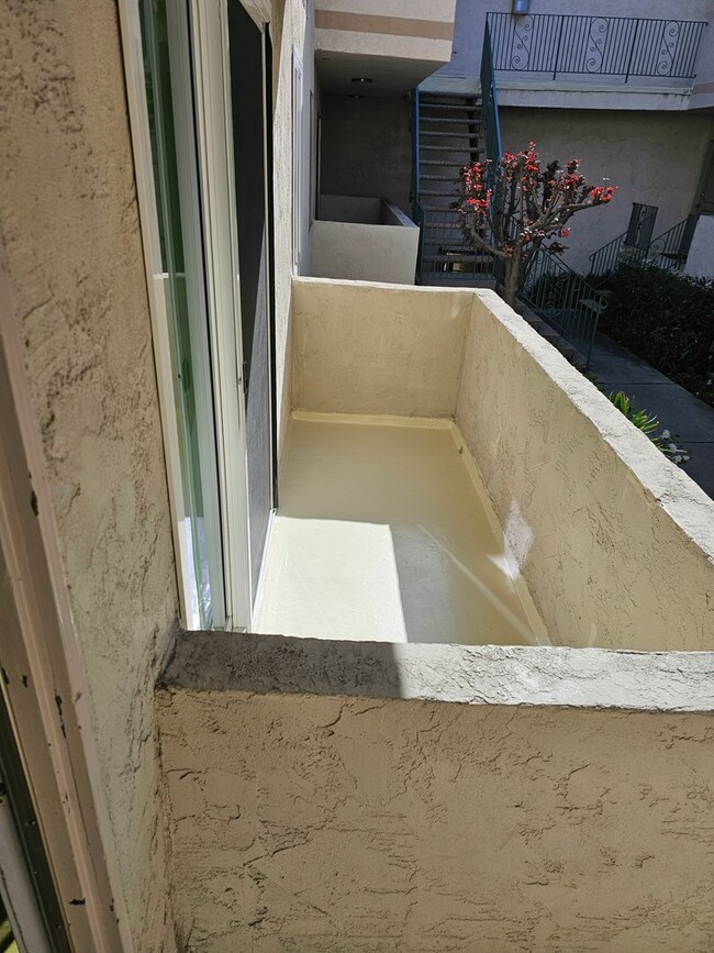 Interior Photo - 10970 Palms Blvd