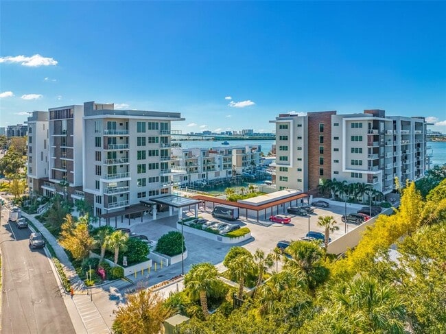Building Photo - 900 N Osceola Ave