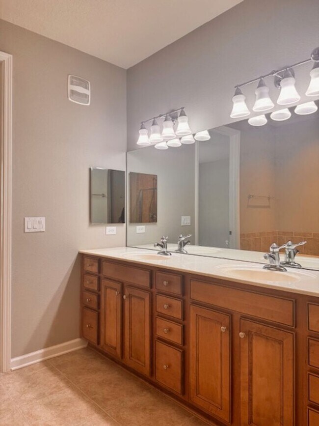 Building Photo - Condominium for rent