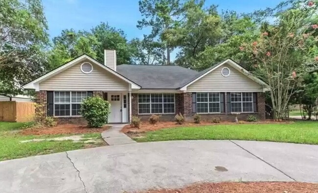 Building Photo - Nicely Renovated Ranch in Richmond Hill with Hard Surface Floors Throughout