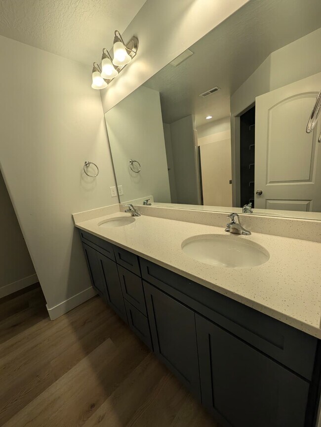 Building Photo - 2005 N 4040 W