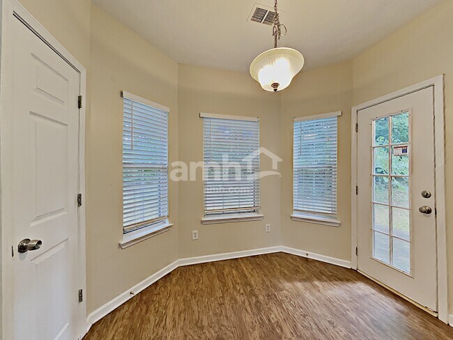 Building Photo - 2646 Lake Park Bnd