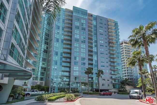 Building Photo - 13650 Marina Pointe Dr