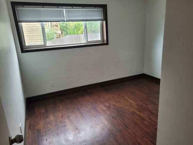 Building Photo - 2146/2148 Monroe Ave