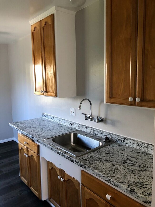 Building Photo - COMING SOON--3 bedroom 1 bath apartment walking distance to USD campus