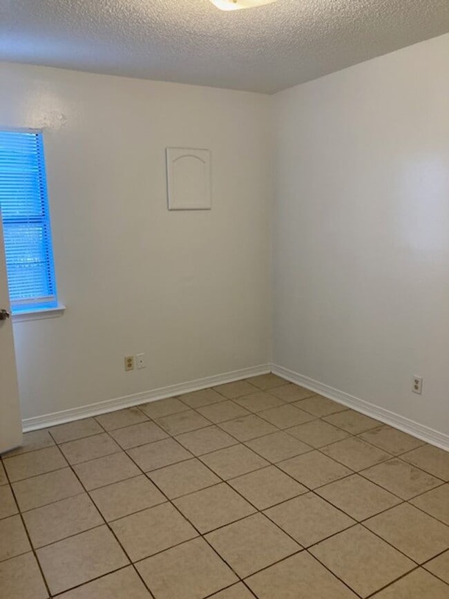 Building Photo - Gulfport 3 Bedroom