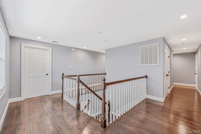 Building Photo - 449 Nassau Ave