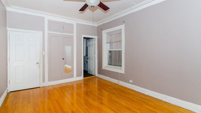 Building Photo - 6838 S South Shore Dr