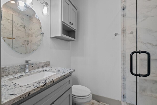 Building Photo - Duncan St Duplex