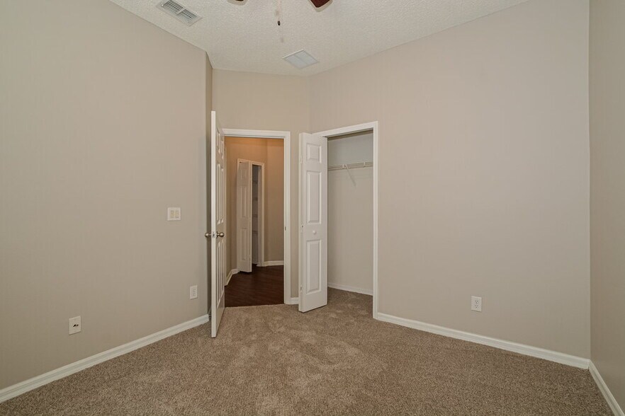 Building Photo - 14742 Stonebriar Way