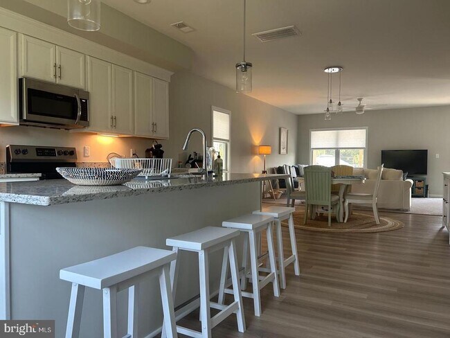 Building Photo - 221 Wilder Ave