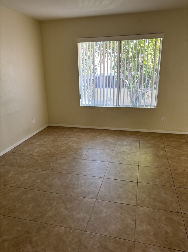 Living room - 45290 Sunset Ln