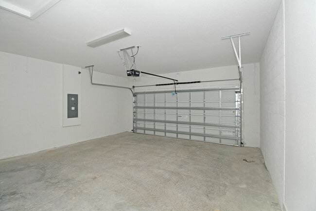 Building Photo - 5929 SE Sky Blue Cir