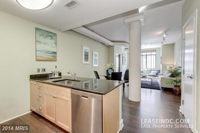 Building Photo - 809 6th St NW