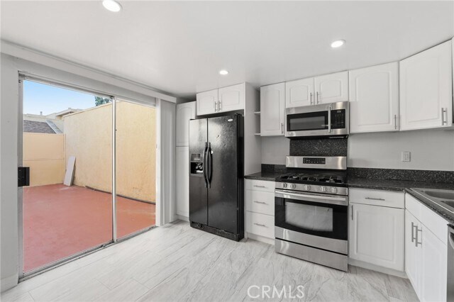 Building Photo - 8633 Balboa Blvd