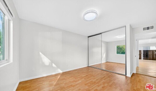 Building Photo - 5252 Coldwater Canyon Ave