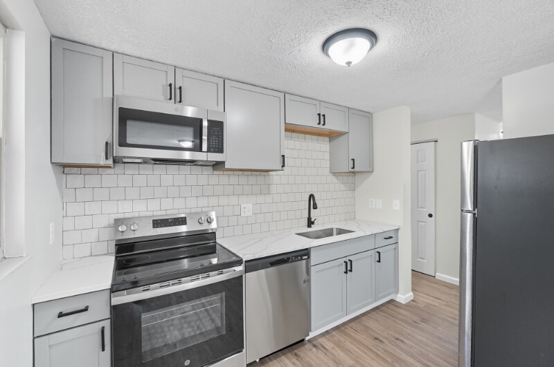 Building Photo - 7 Waterside Way