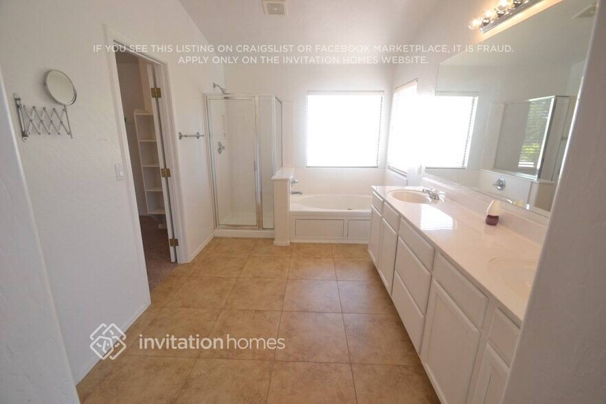 Building Photo - 7447 W Trails Dr