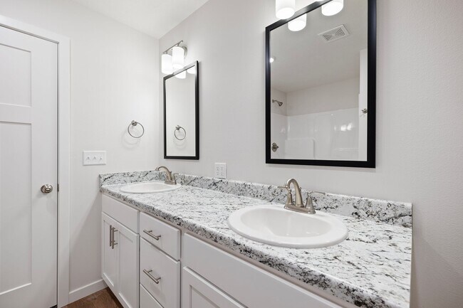 Building Photo - 2565 S Cheri Dr