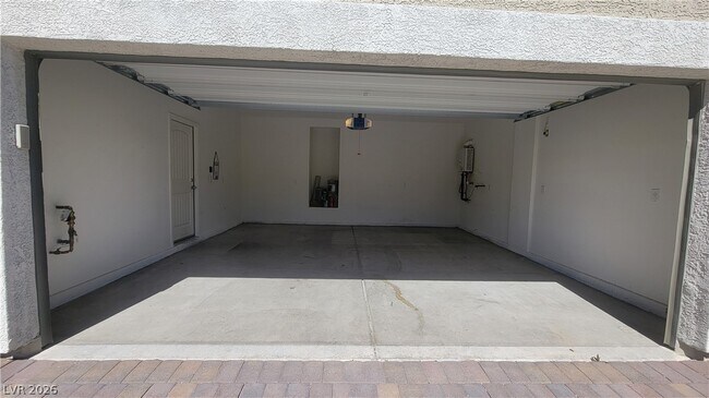 Building Photo - 8772 Belle Castle Ct