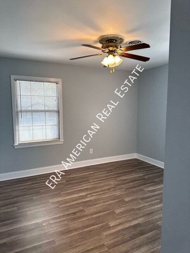 Building Photo - 209 Loizos Dr NW