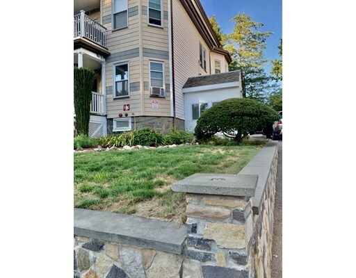 Building Photo - 726 Metropolitan Ave