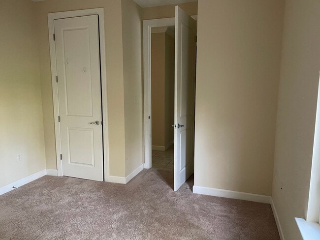 Building Photo - Great 3 Bedroom home - Coming from March 20th